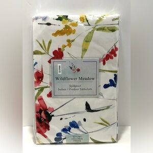 Spillproof Indoor/Outdoor Tablecloth White Floral Oblong 52x70 NWT